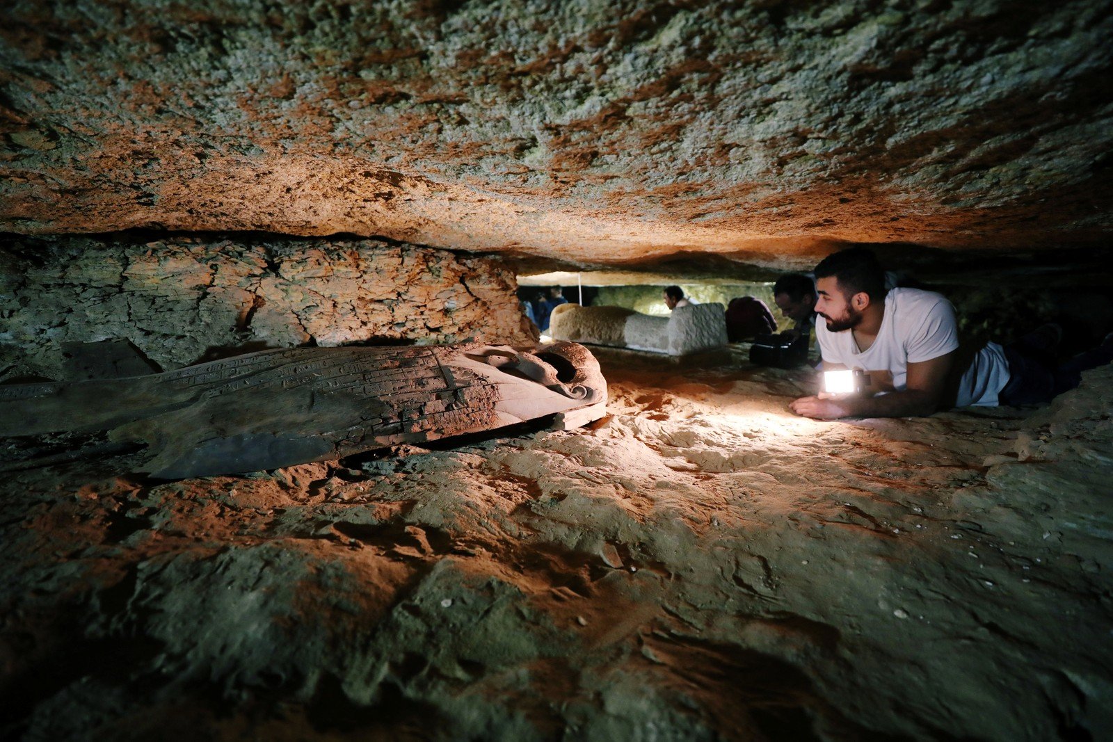 Arque Logos Encontram Necr Pole De Mil Anos Dezenas De Caix Es No