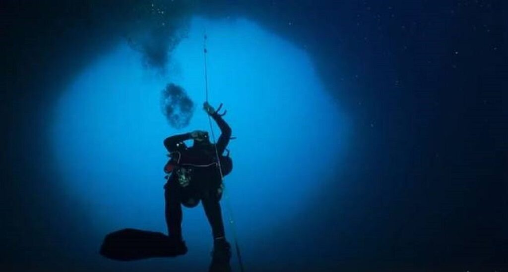 A Ci Ncia Vai Explorar O Misterioso Buraco Azul Fatos Desconhecidos