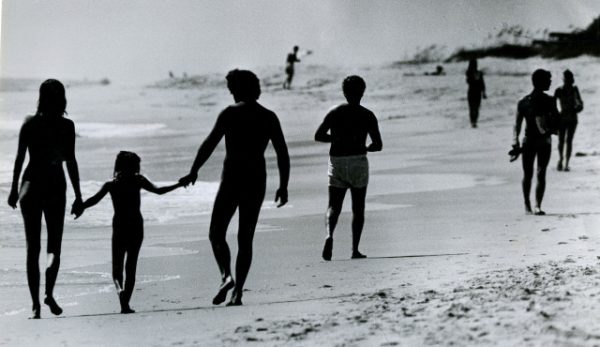 regras de praias e colônias de nudismo que você não fazia ideia que existiam Fatos Desconhecidos