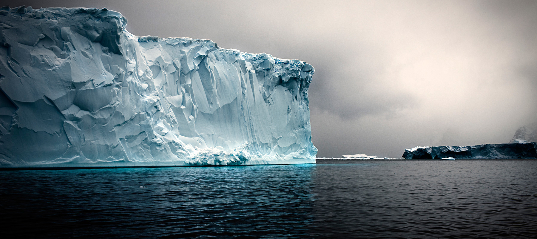 NASA faz foto incrível de iceberg perfeitamente retangular