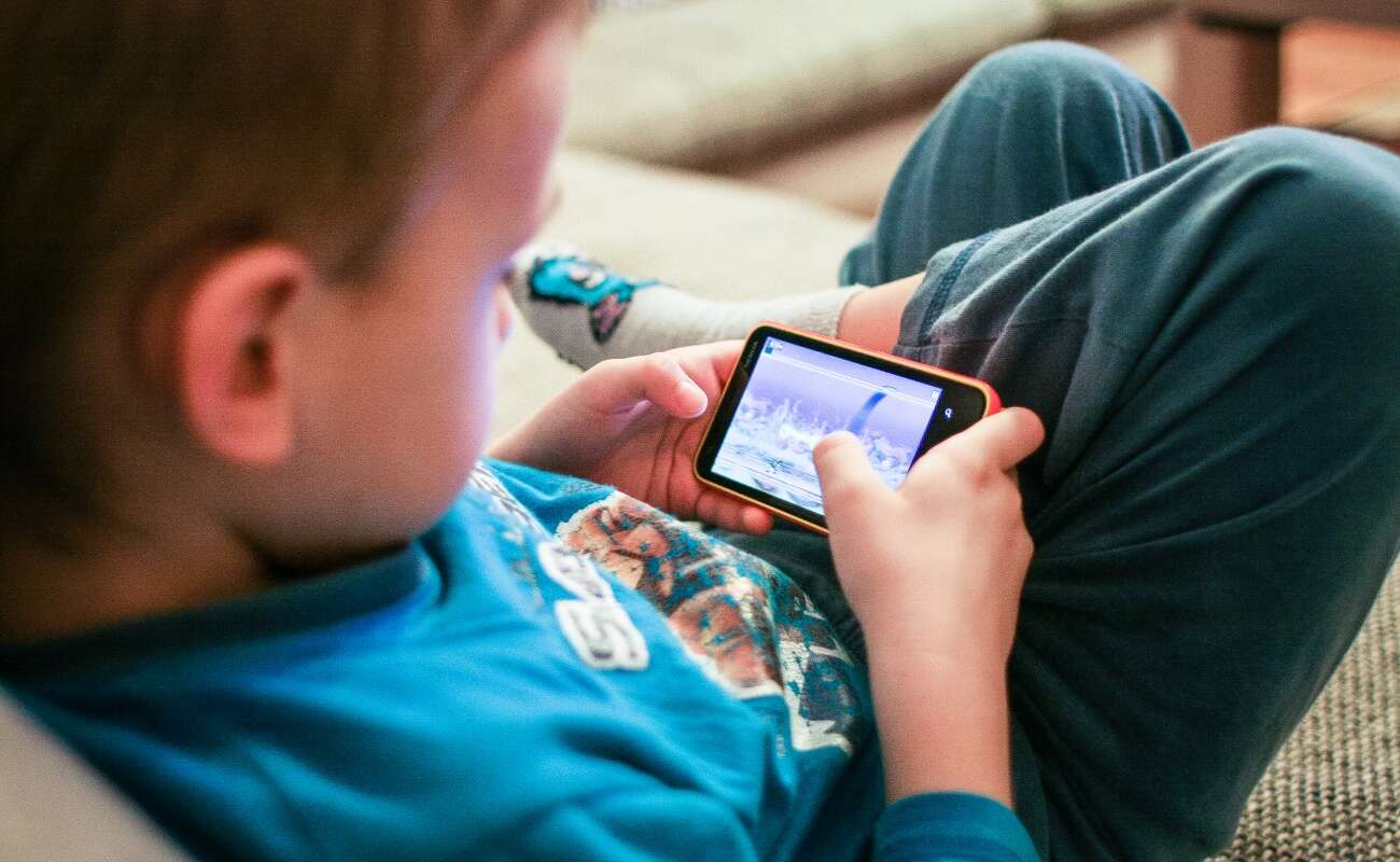 Criança gasta quase R$ 82 mil com itens de jogo de celular
